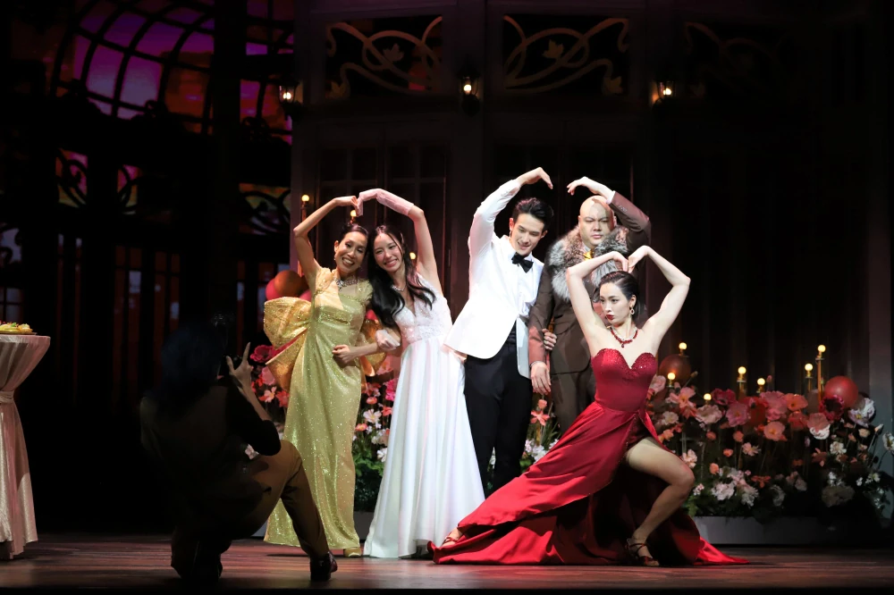 “The Wedding Fiasco” serves up a riot of laughter! James Ma leads the cast in delivering jaw-dropping surprises that leave the audience stunned!